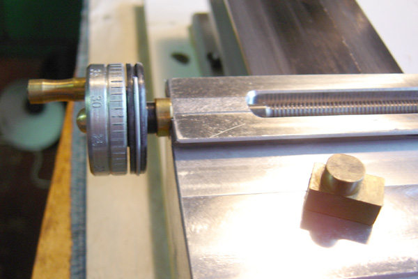 Cross slide screw assembled